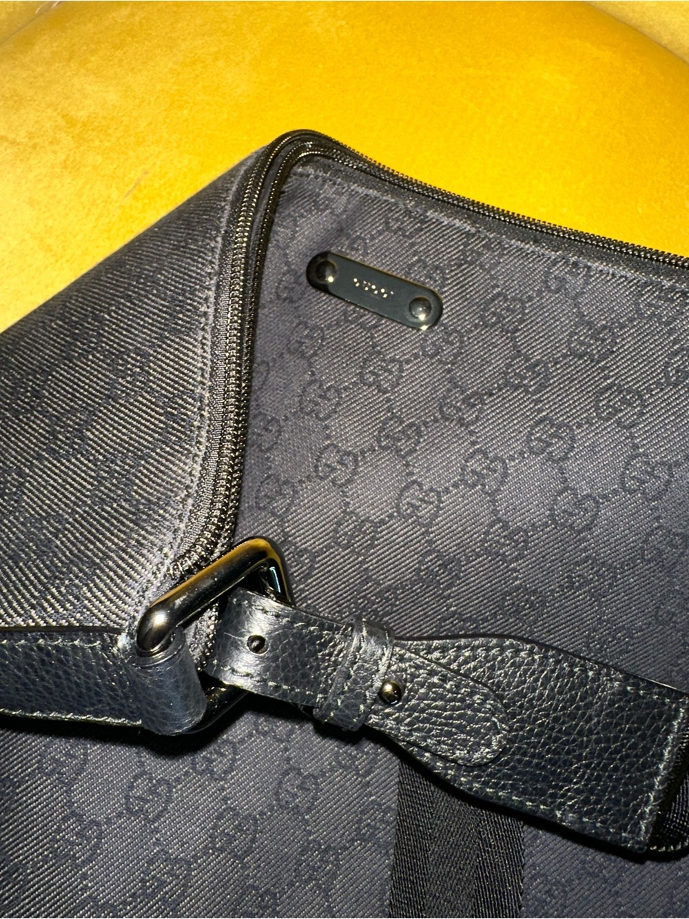 Gucci GG Black Denim Messenger Bag Adjustable Strap Inner Pocket - Authentic - Picture 3 of 6